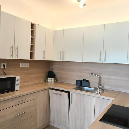 Helikon Terrace Susanne كيستاي